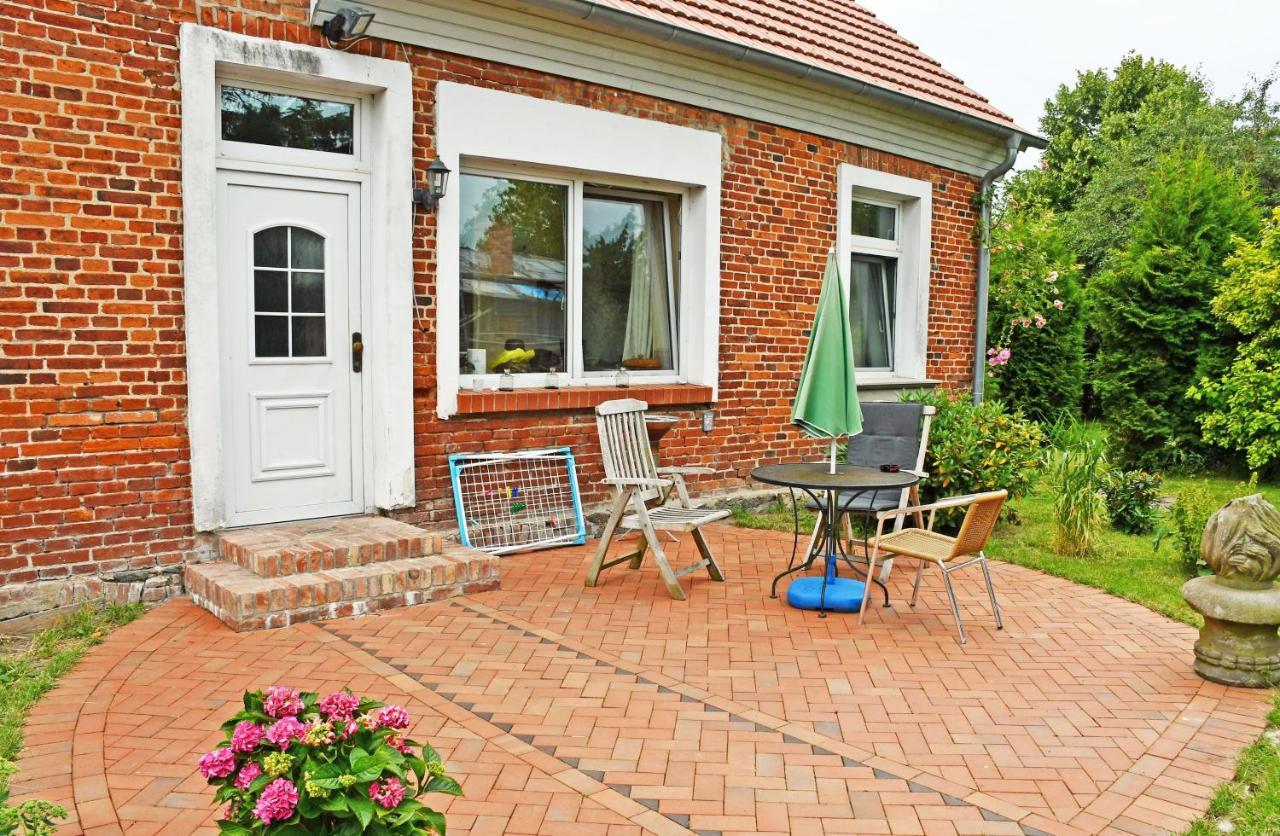 Ferienwohnungen Im Gutshaus Gnies Ngoại thất bức ảnh