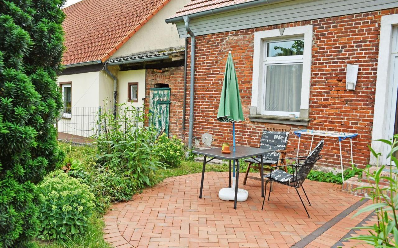 Ferienwohnungen Im Gutshaus Gnies Ngoại thất bức ảnh