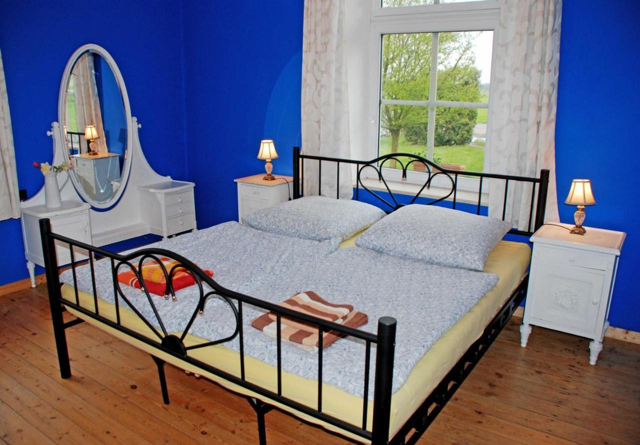 Ferienwohnungen Im Gutshaus Gnies Ngoại thất bức ảnh