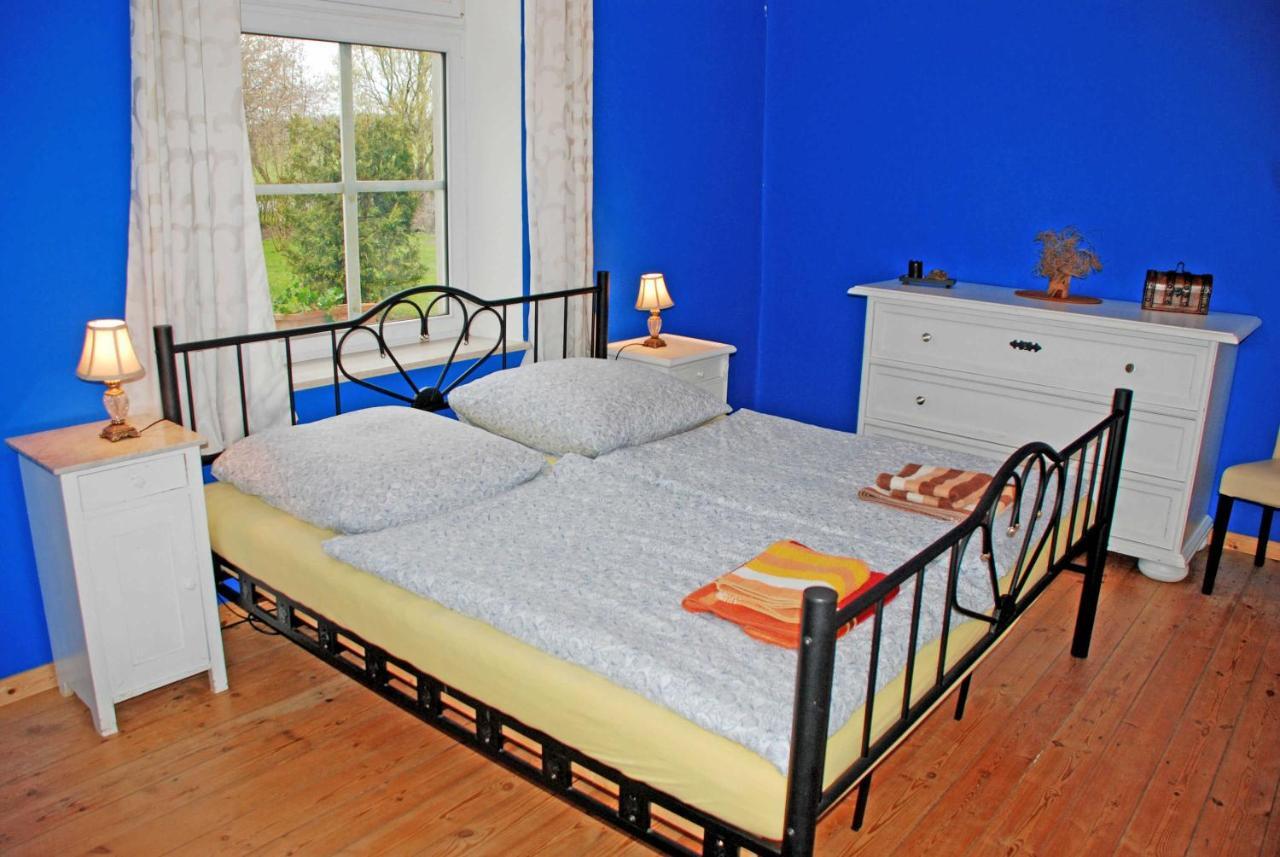 Ferienwohnungen Im Gutshaus Gnies Ngoại thất bức ảnh